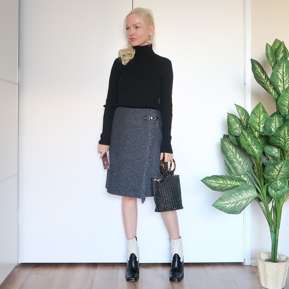 Anne Klein wrap skirt with fringe & buckle closure - Picture 1 of 8